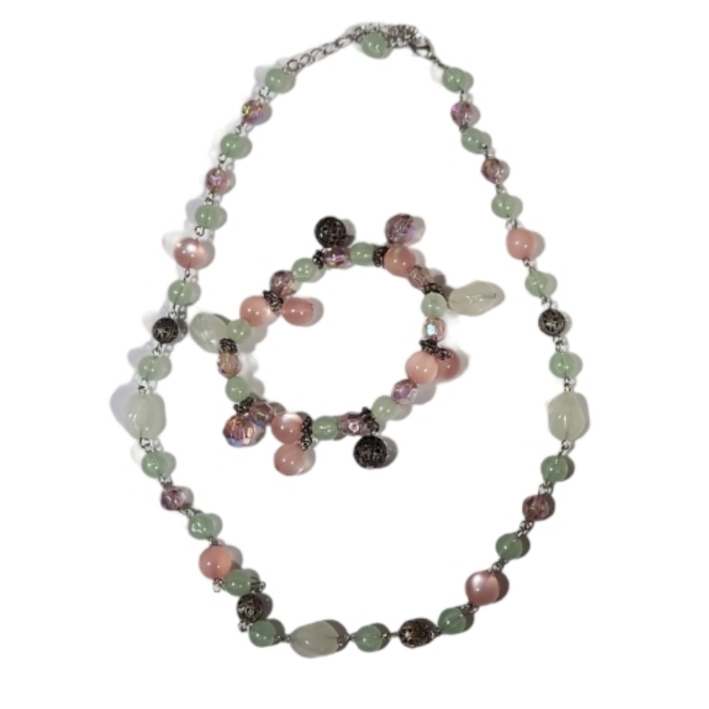 Pink green beaded vintage necklace bracelet set